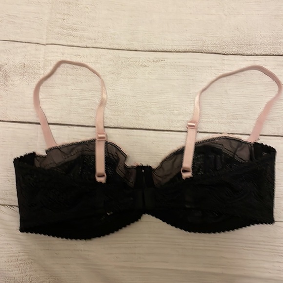 EUC Vintage Victoria’s Secret bra - size 38D​​ - Picture 3 of 7